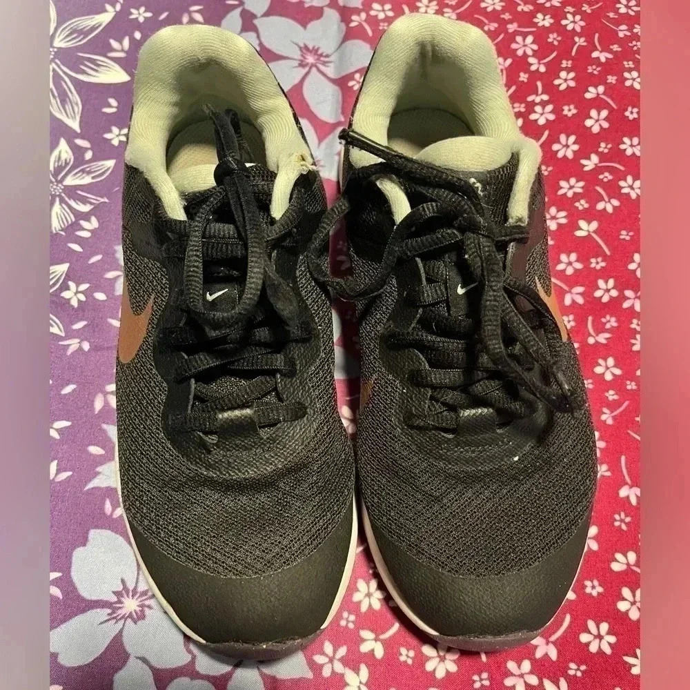 Nike revolution size 4 youth sneakers - Picture 2 of 7